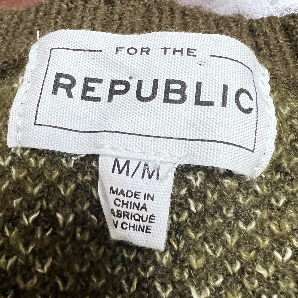 For the Republic camo sweater puff sleeves green shades sequin details medium - Picture 8 of 8